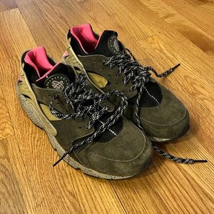 NIKE AIR HUARACHE RUN PREMIUM DESERT MOSS men’s size 12